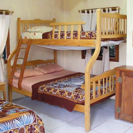 Hostal Maxima Puerto López Esterno foto