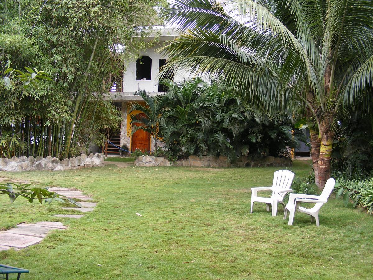 Hostal Maxima Puerto López Esterno foto