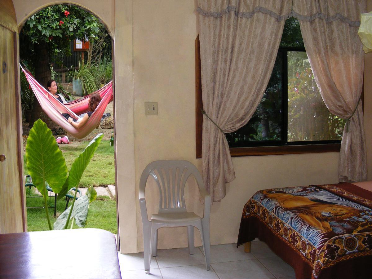 Hostal Maxima Puerto López Esterno foto