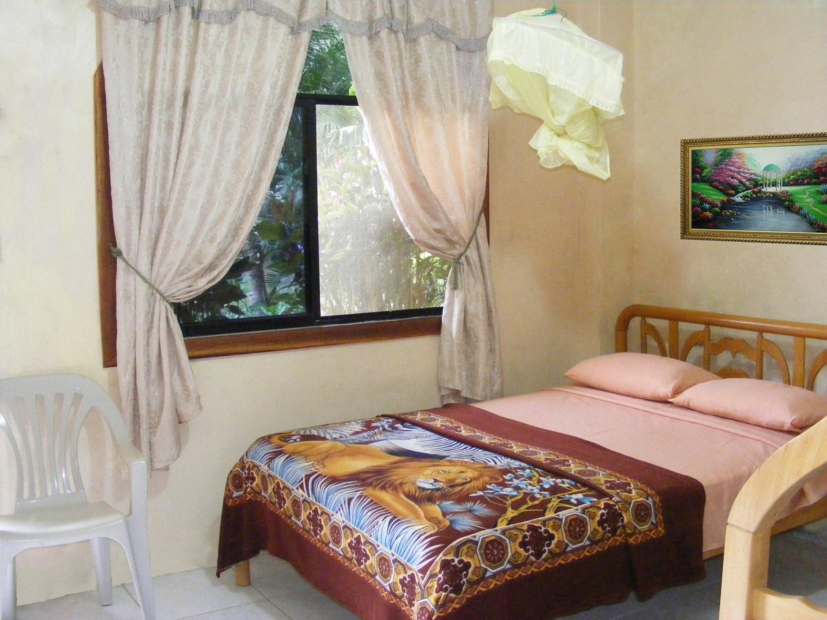 Hostal Maxima Puerto López Esterno foto