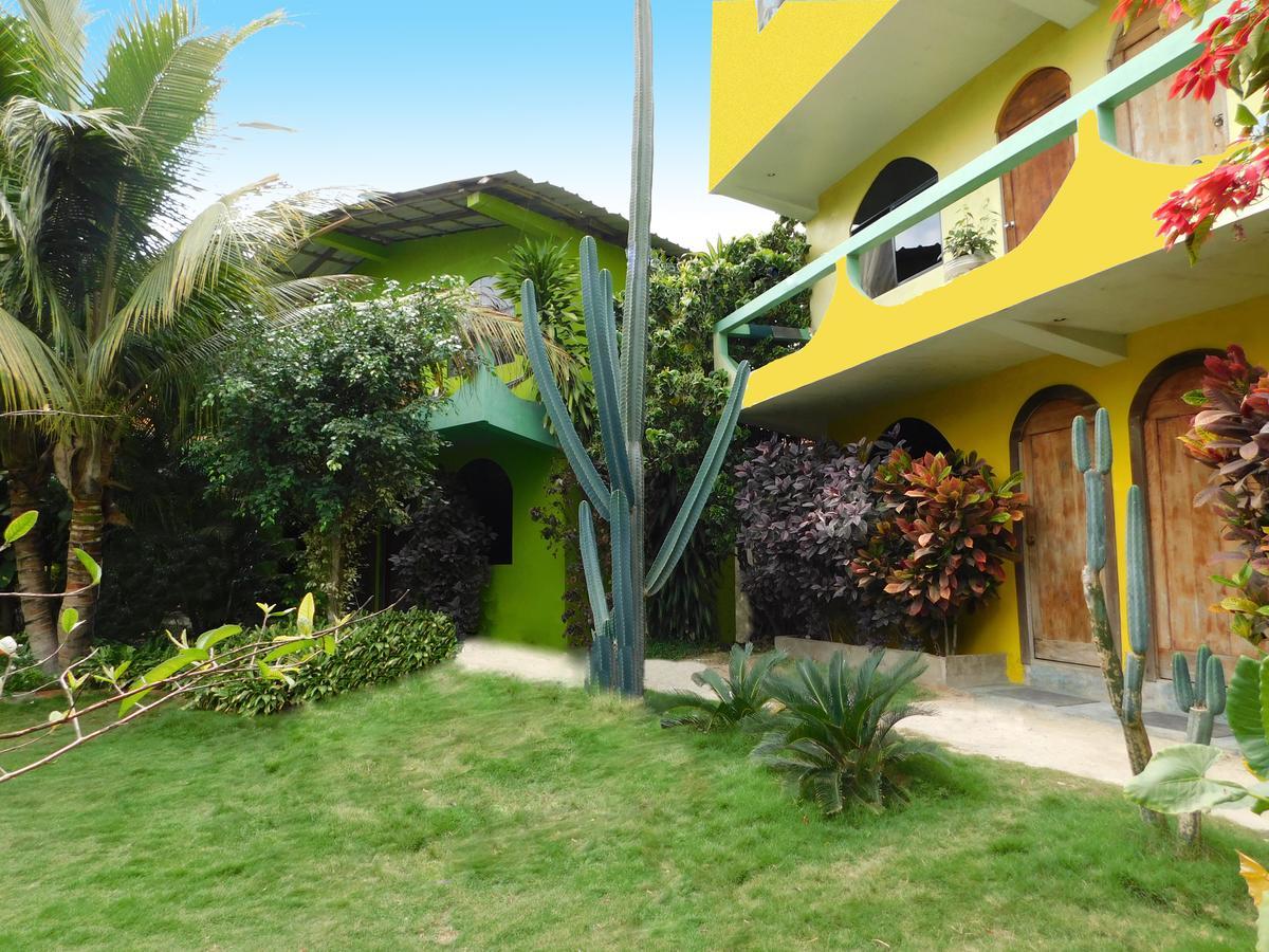 Hostal Maxima Puerto López Esterno foto