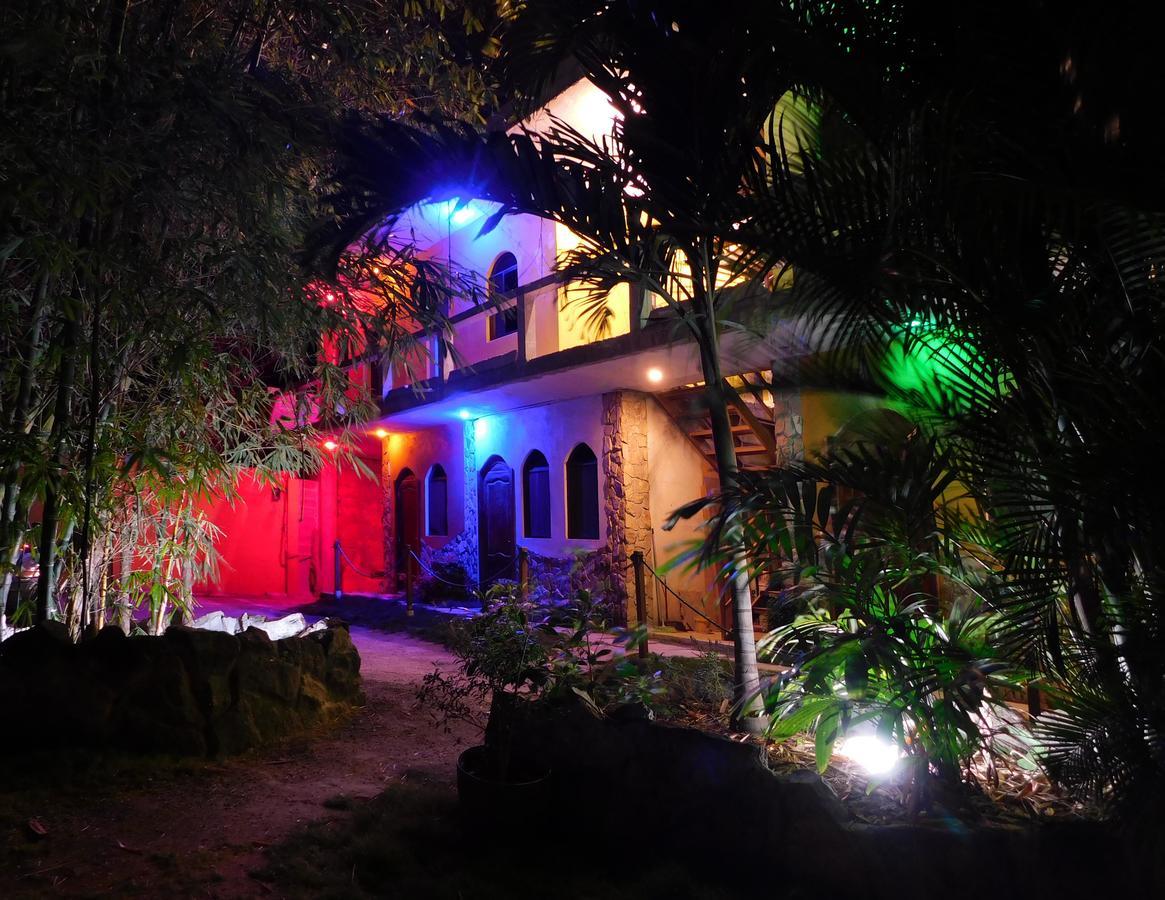 Hostal Maxima Puerto López Esterno foto