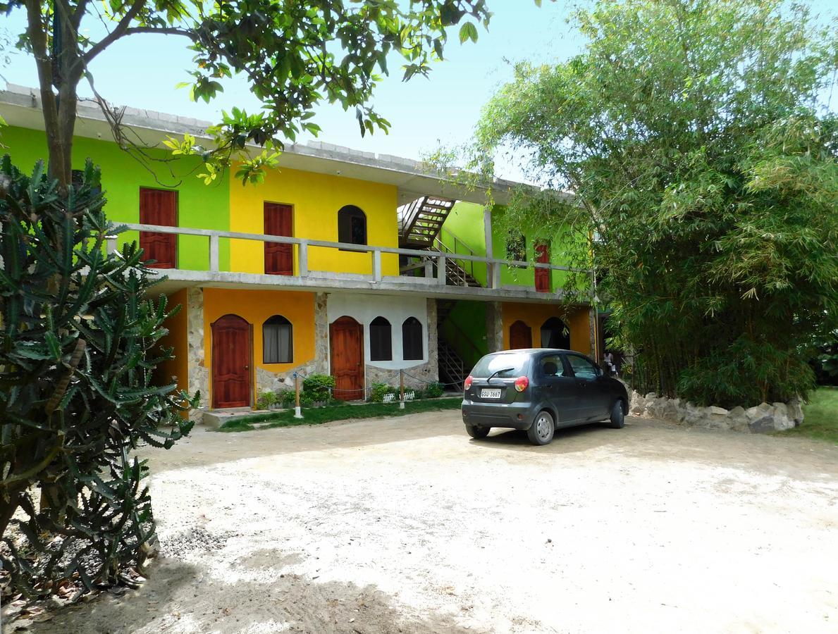Hostal Maxima Puerto López Esterno foto