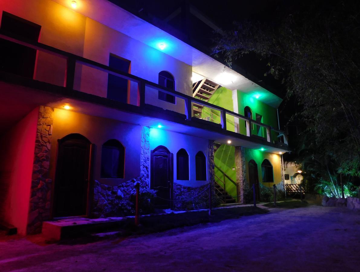 Hostal Maxima Puerto López Esterno foto