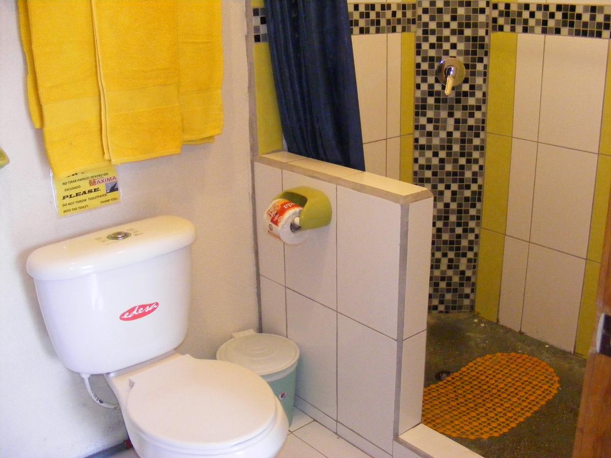 Hostal Maxima Puerto López Esterno foto
