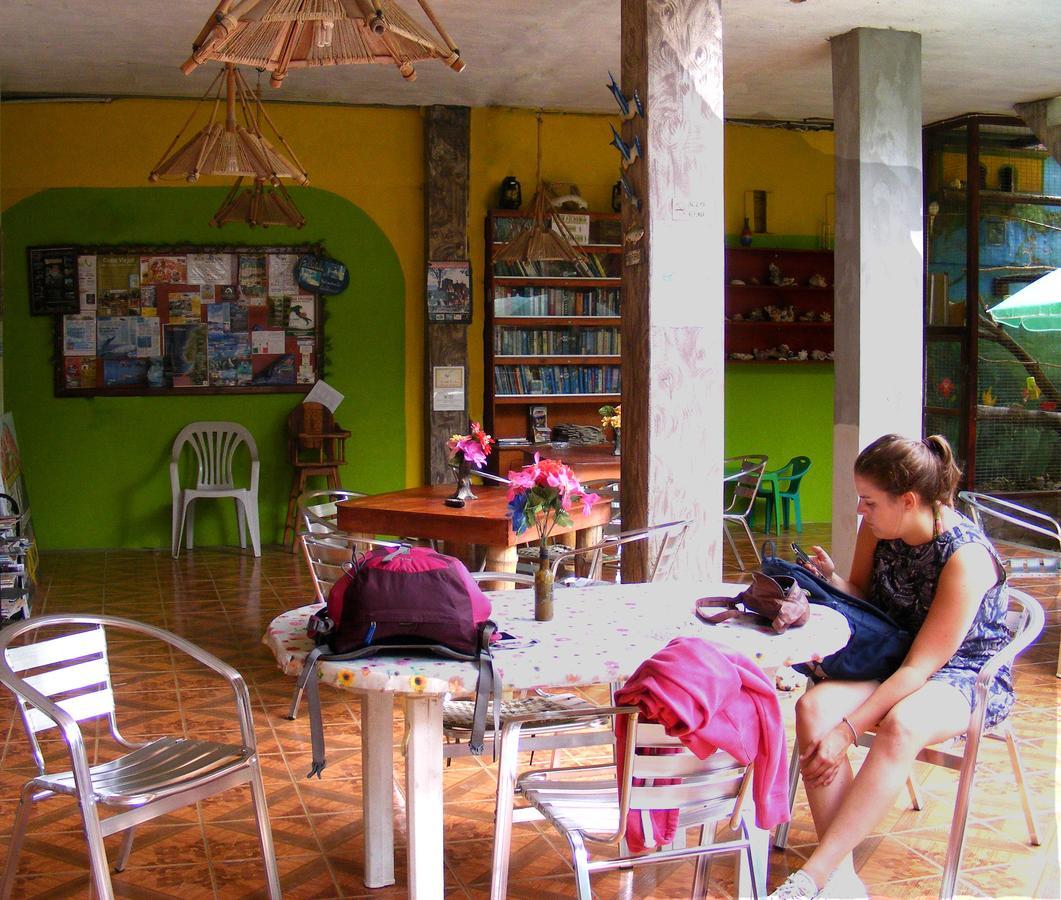 Hostal Maxima Puerto López Esterno foto
