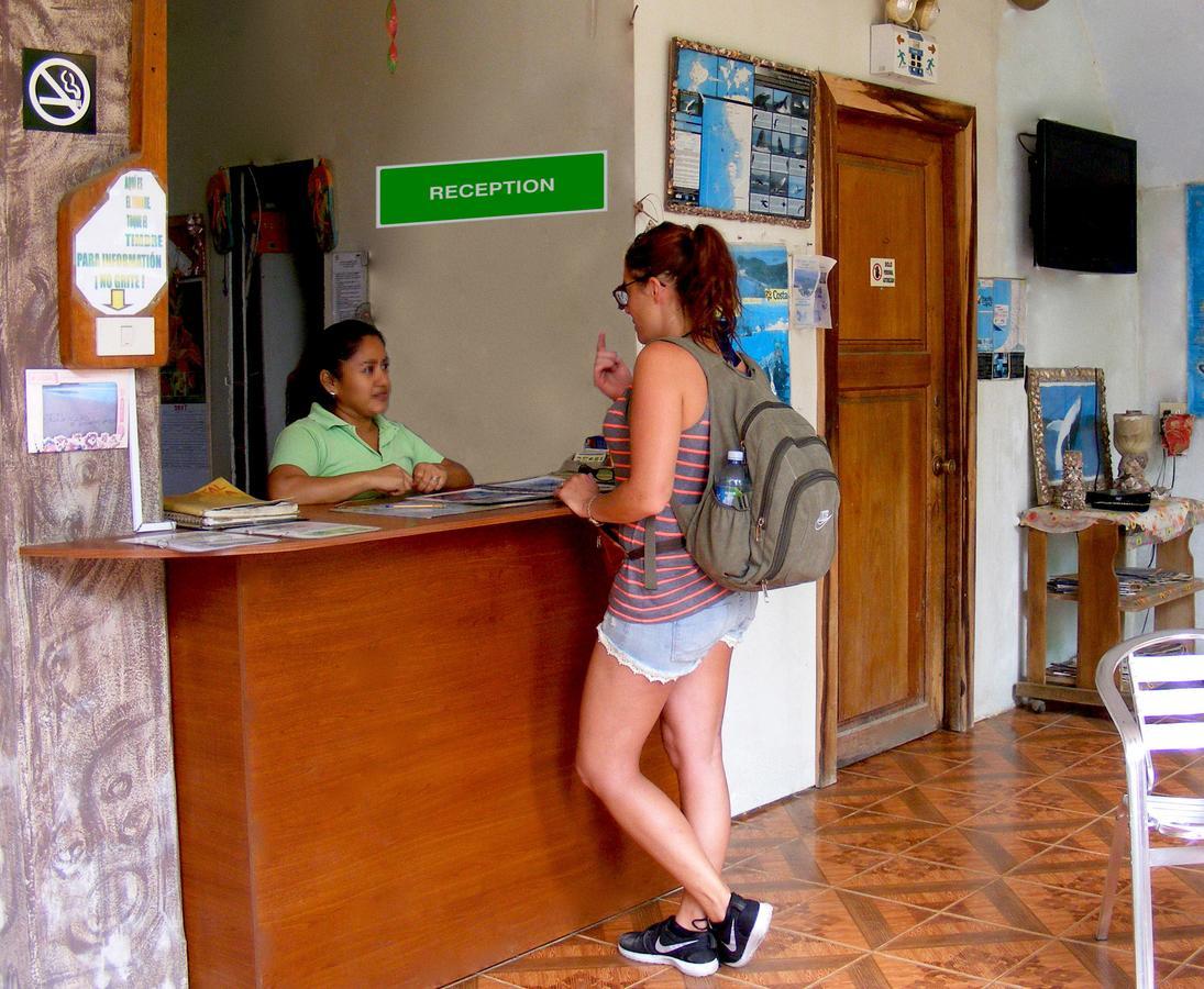Hostal Maxima Puerto López Esterno foto